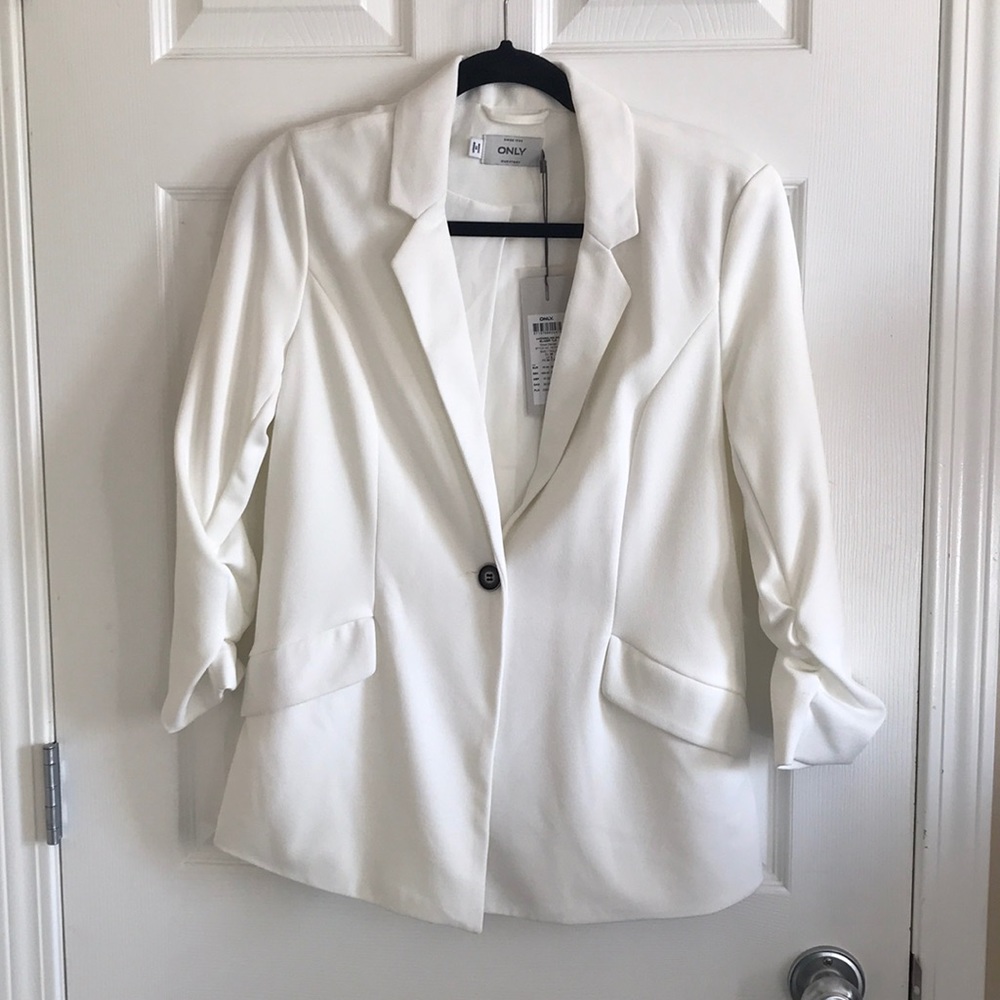 Only white ruched sleeve blazer